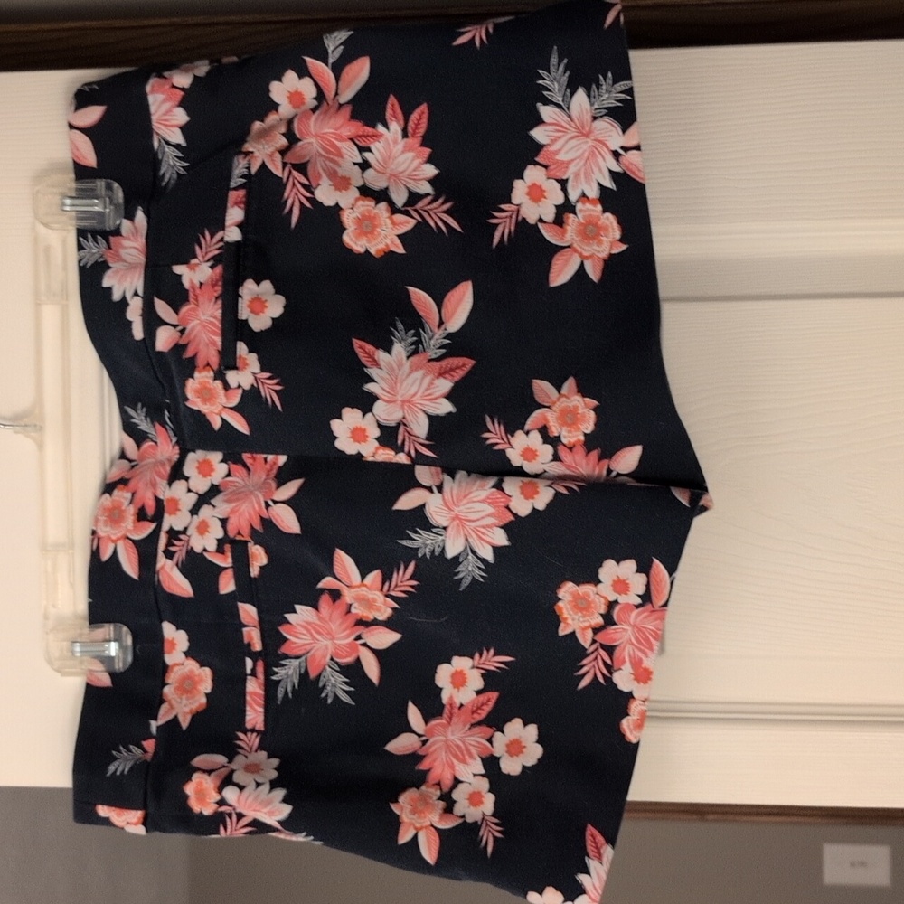 Loft Floral Women's Shorts - Black and Pink - Picture 2 of 2